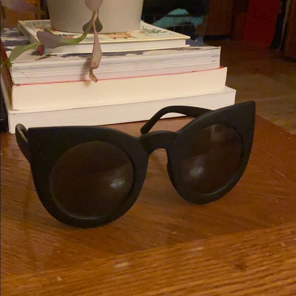 Black Cat-Eye Sunglasses